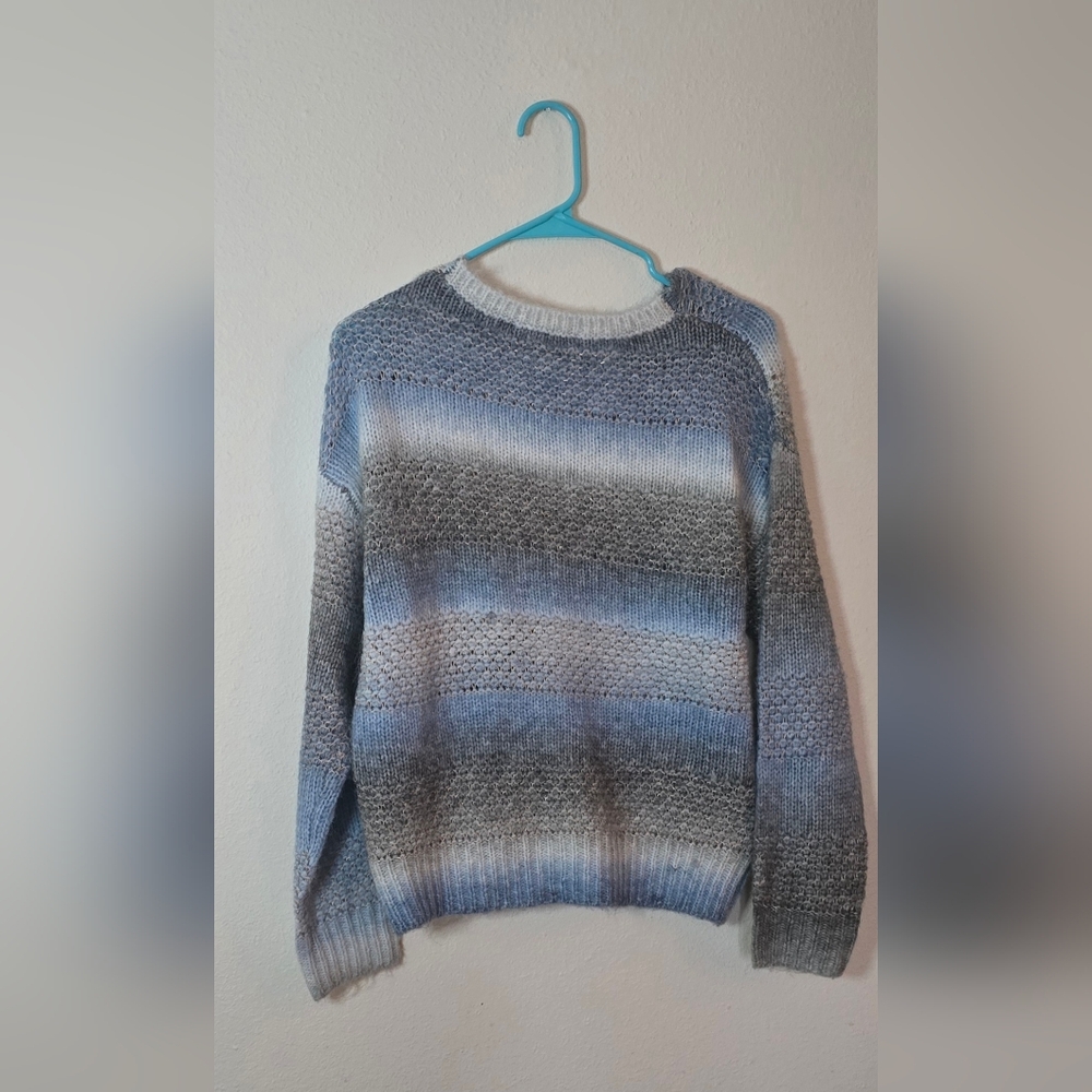 Strut & Bolt Ombre Winter Cozy Knit Sweater Blue Gray V-Neck New Size Small - Picture 3 of 5